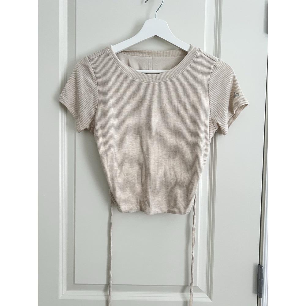 NWT Alo Yoga Ribbed Manifest Short Sleeve Top Oatmeal Backless Crop Size M? - Picture 4 of 7